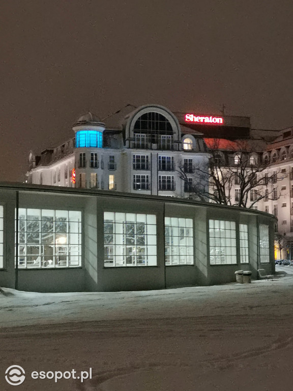 Bajkowy Sopot w zimowy wieczór! Kurort zachwyca w białej odsłonie [FOTO]