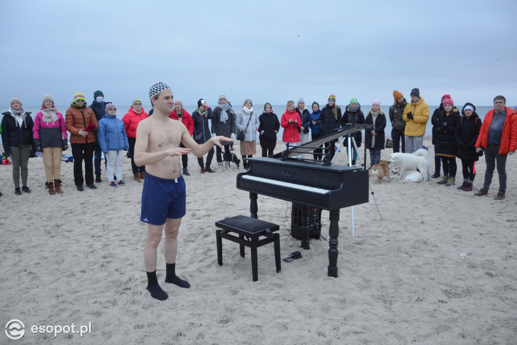 Koncert Piano Ice Mana na plaży w Sopocie