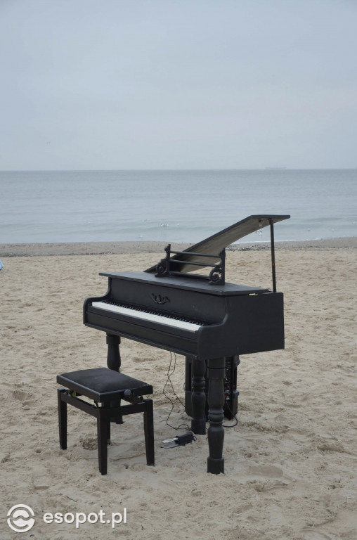 Koncert Piano Ice Mana na plaży w Sopocie