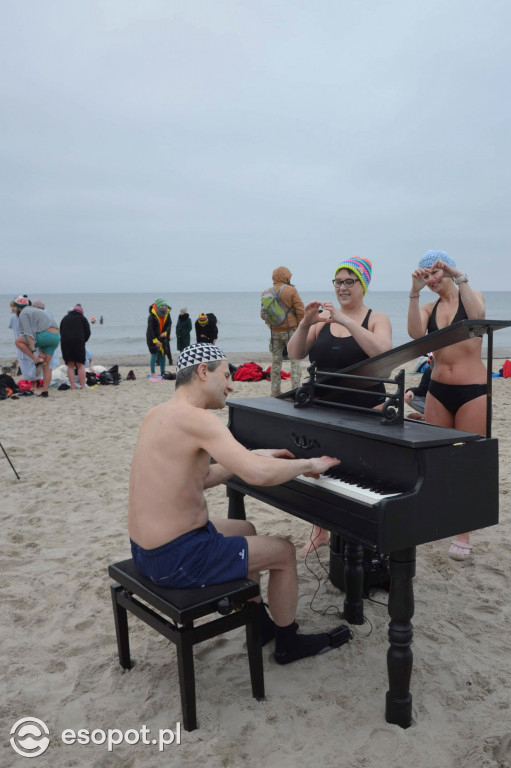 Koncert Piano Ice Mana na plaży w Sopocie