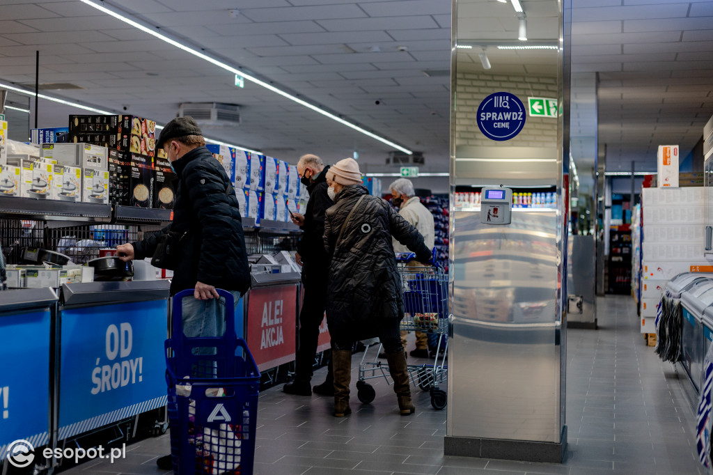 Otwarcie Aldi w Sopocie: czekali w kolejce, by zrobić zakupy [FOTO]