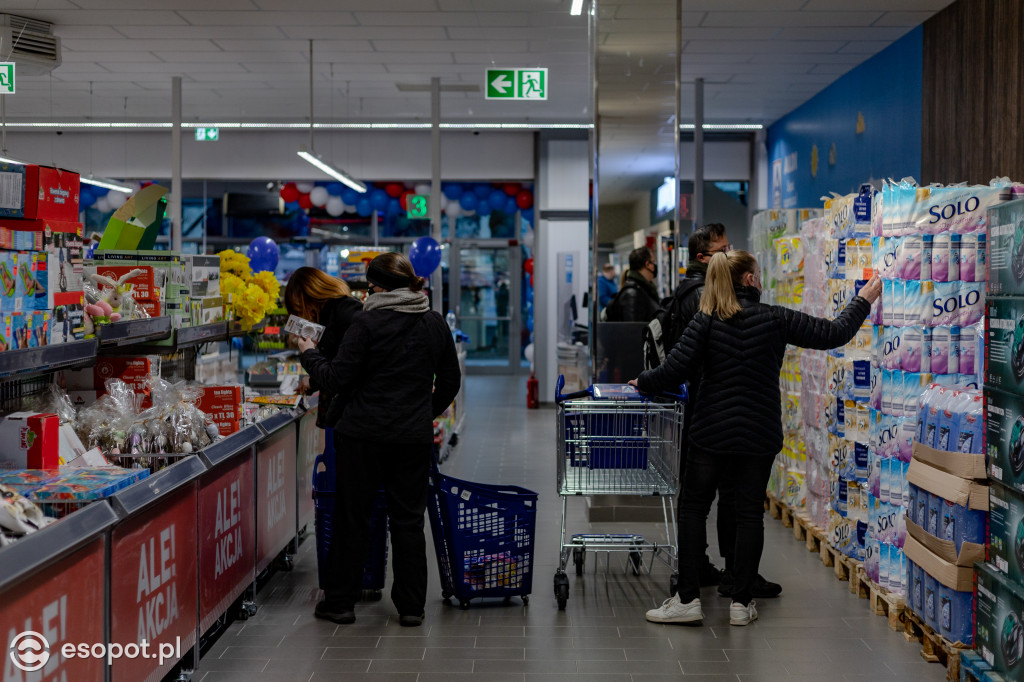 Otwarcie Aldi w Sopocie: czekali w kolejce, by zrobić zakupy [FOTO]