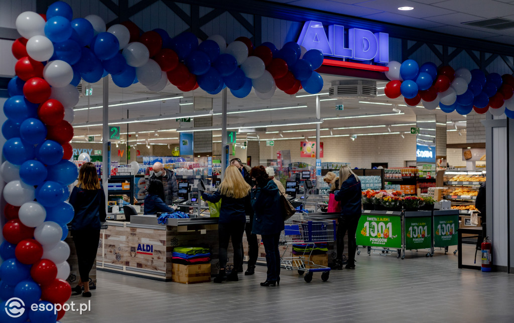 Otwarcie Aldi w Sopocie: czekali w kolejce, by zrobić zakupy [FOTO]