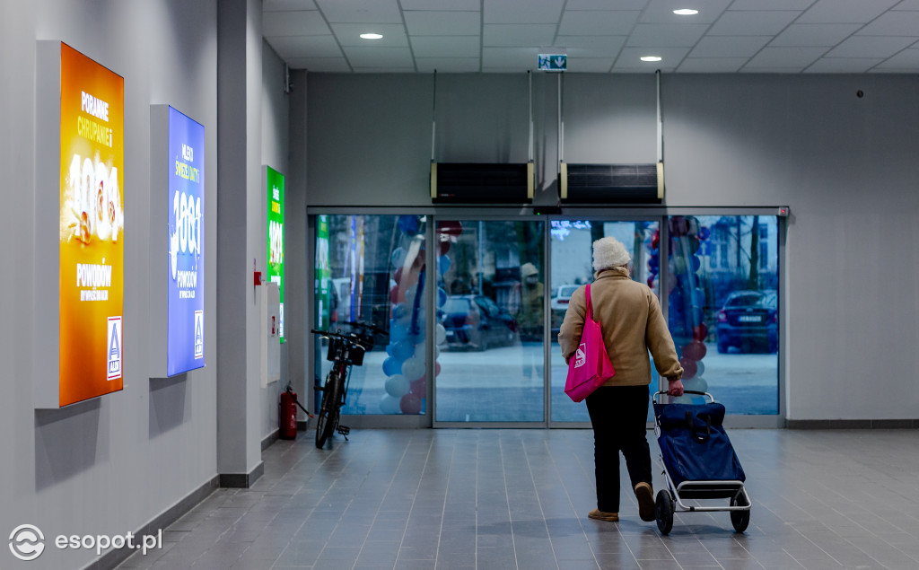 Otwarcie Aldi w Sopocie: czekali w kolejce, by zrobić zakupy [FOTO]