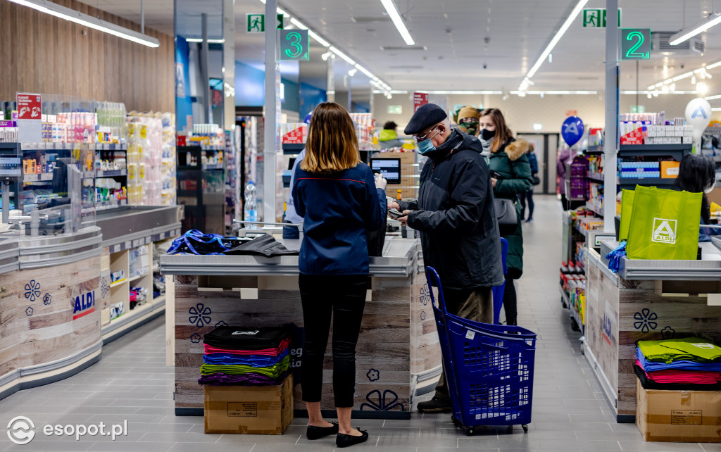 Otwarcie Aldi w Sopocie: czekali w kolejce, by zrobić zakupy [FOTO]