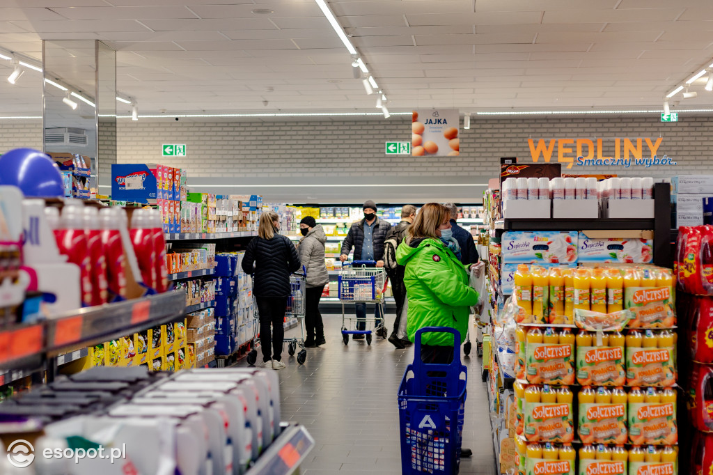 Otwarcie Aldi w Sopocie: czekali w kolejce, by zrobić zakupy [FOTO]