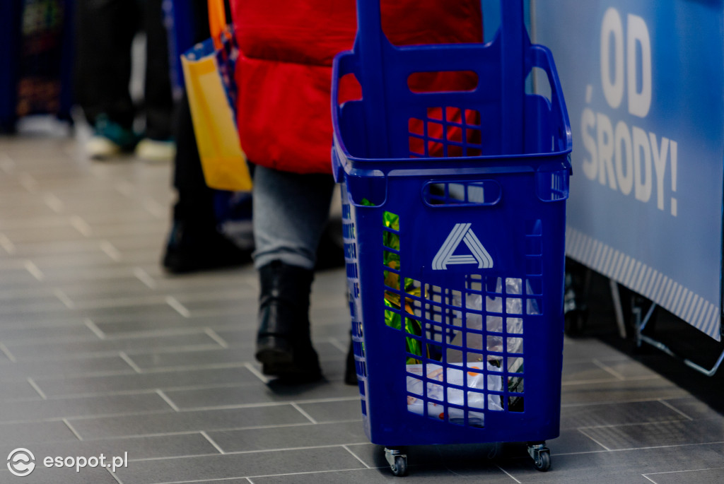 Otwarcie Aldi w Sopocie: czekali w kolejce, by zrobić zakupy [FOTO]