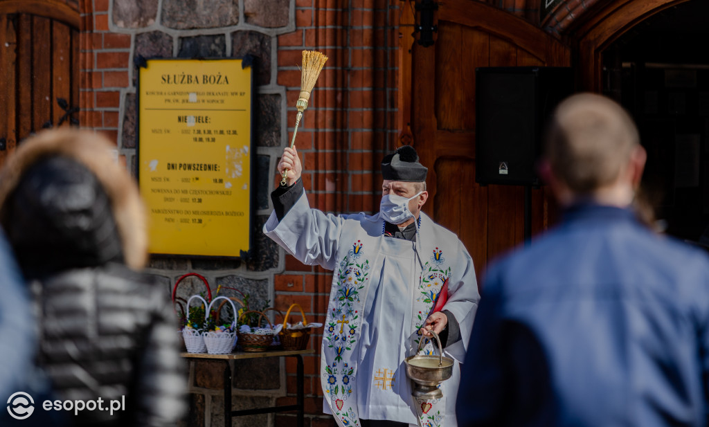 Sopot: święcenie pokarmów przeniesione na świeże powietrze [FOTO]