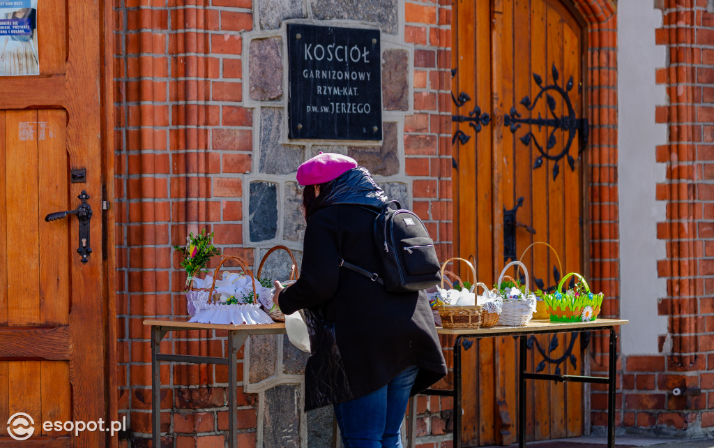 Sopot: święcenie pokarmów przeniesione na świeże powietrze [FOTO]