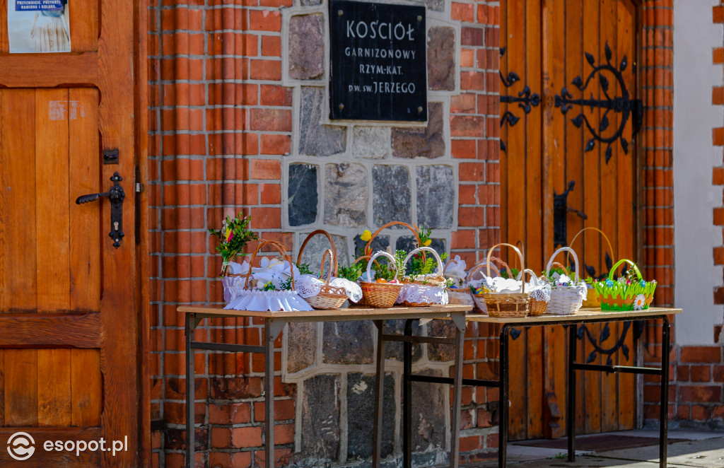 Sopot: święcenie pokarmów przeniesione na świeże powietrze [FOTO]