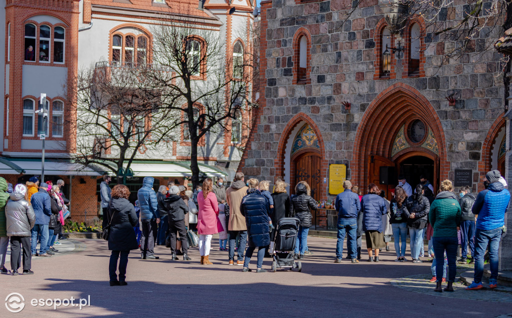 Sopot: święcenie pokarmów przeniesione na świeże powietrze [FOTO]