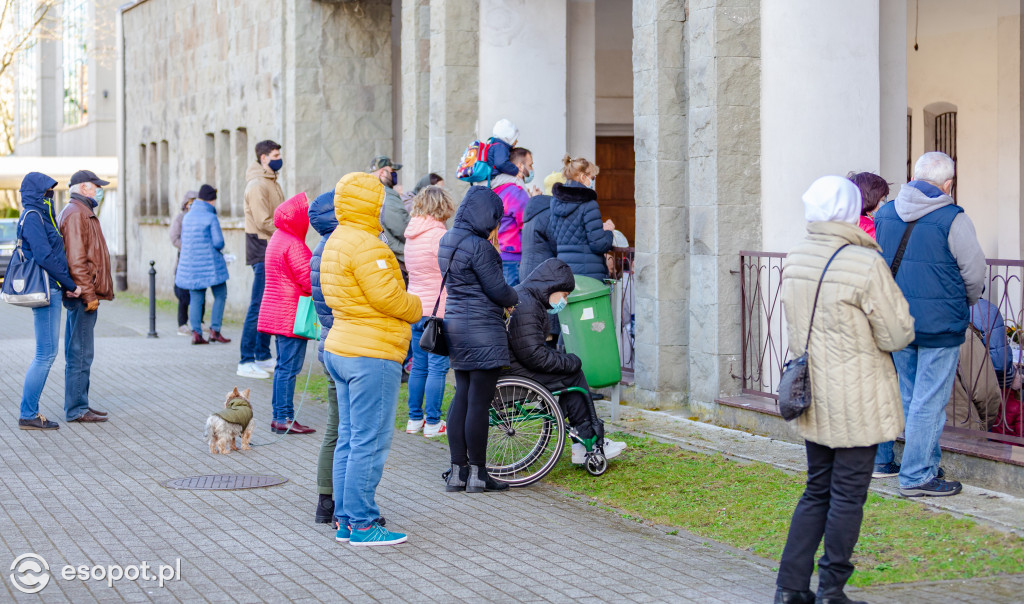 Sopot: święcenie pokarmów przeniesione na świeże powietrze [FOTO]