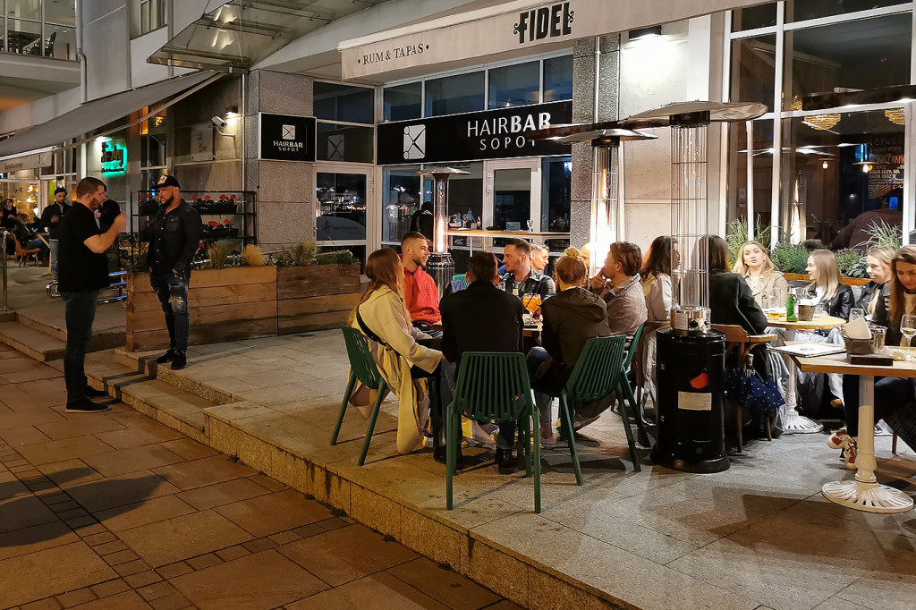 Sopot rozpoczął weekend: tłumy gości w ogródkach [FOTO]