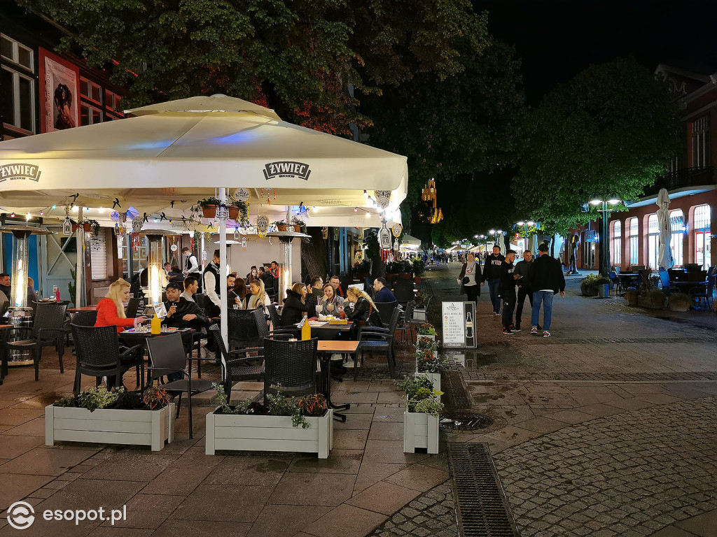 Sopot rozpoczął weekend: tłumy gości w ogródkach [FOTO]