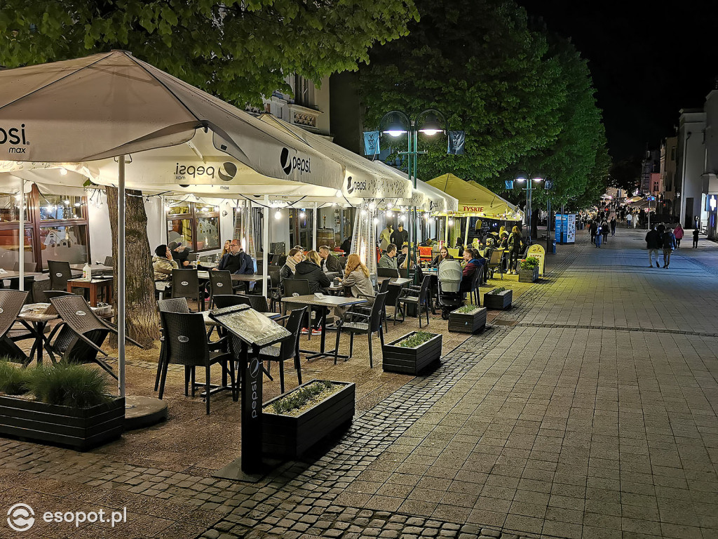 Sopot rozpoczął weekend: tłumy gości w ogródkach [FOTO]