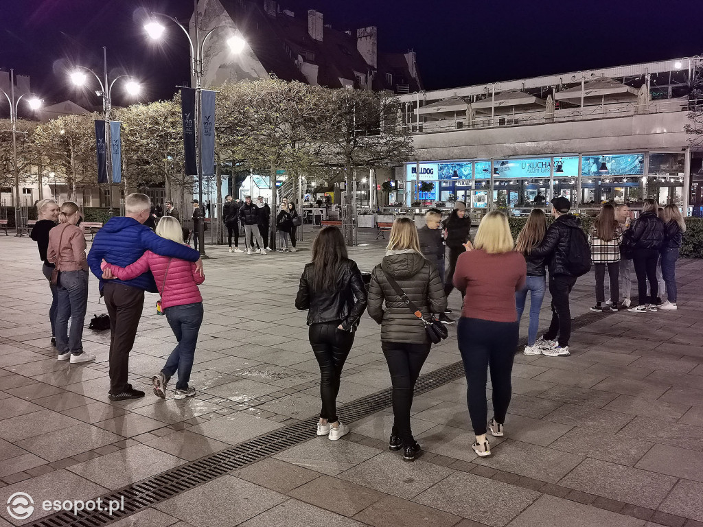 Sopot rozpoczął weekend: tłumy gości w ogródkach [FOTO]