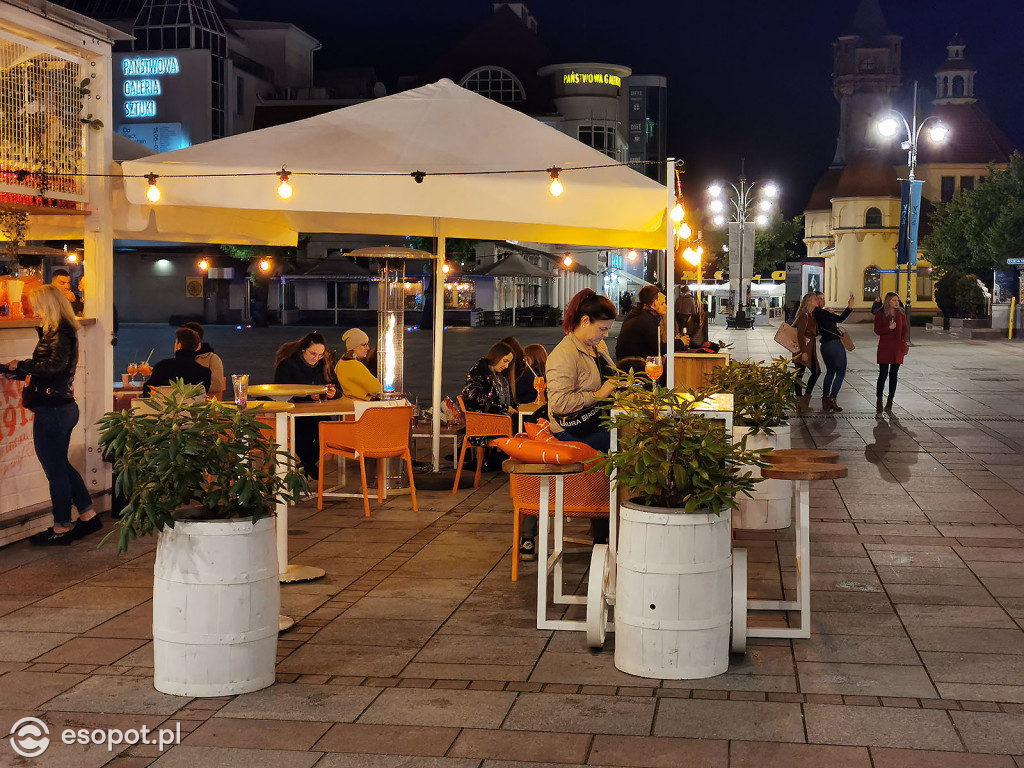 Sopot rozpoczął weekend: tłumy gości w ogródkach [FOTO]