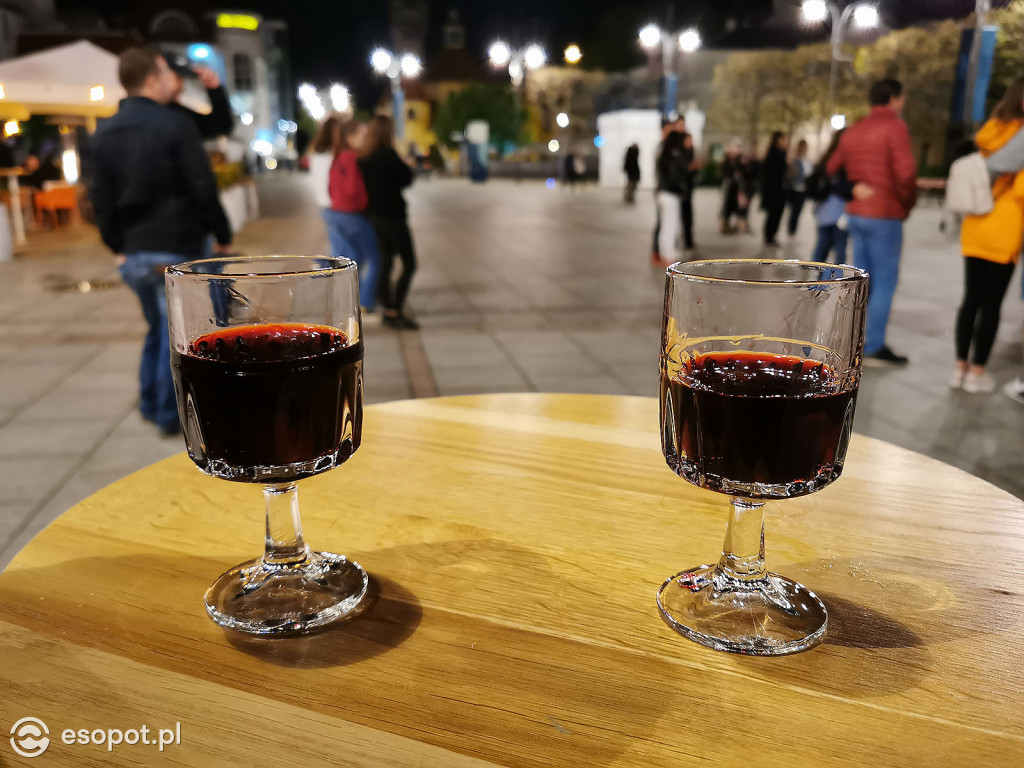 Sopot rozpoczął weekend: tłumy gości w ogródkach [FOTO]