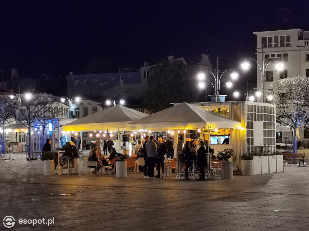 Sopot rozpoczął weekend: tłumy gości w ogródkach [FOTO]