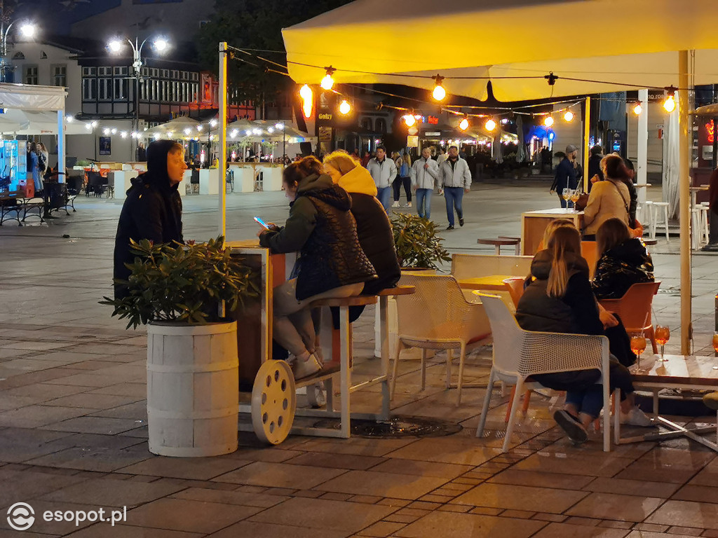 Sopot rozpoczął weekend: tłumy gości w ogródkach [FOTO]