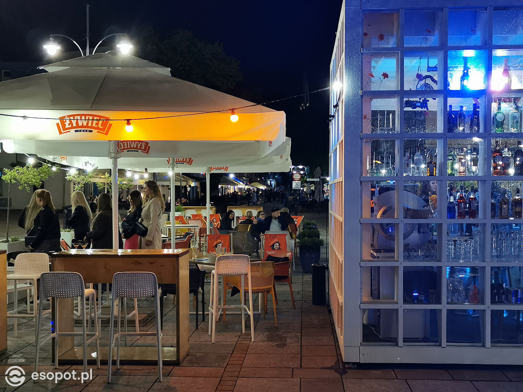 Sopot rozpoczął weekend: tłumy gości w ogródkach [FOTO]