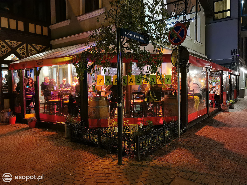 Sopot rozpoczął weekend: tłumy gości w ogródkach [FOTO]