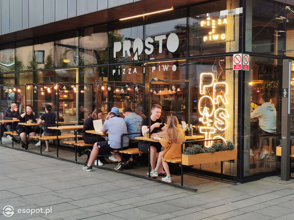 Sopot: Tłumy spacerowiczów i przyjemny gwar jak w sezonie! Pierwszy wieczór czerwcowego weekendu w kurorcie [FOTO]