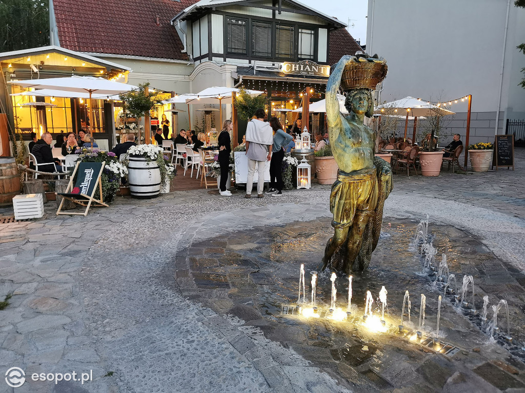 Sopot: Tłumy spacerowiczów i przyjemny gwar jak w sezonie! Pierwszy wieczór czerwcowego weekendu w kurorcie [FOTO]