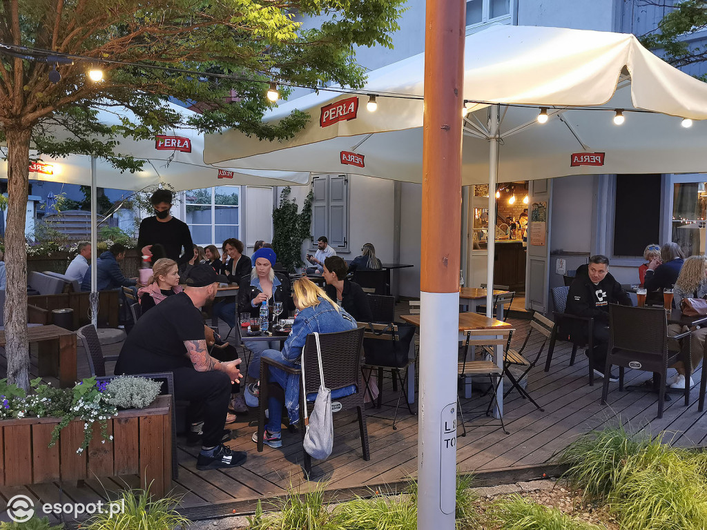 Sopot: Tłumy spacerowiczów i przyjemny gwar jak w sezonie! Pierwszy wieczór czerwcowego weekendu w kurorcie [FOTO]