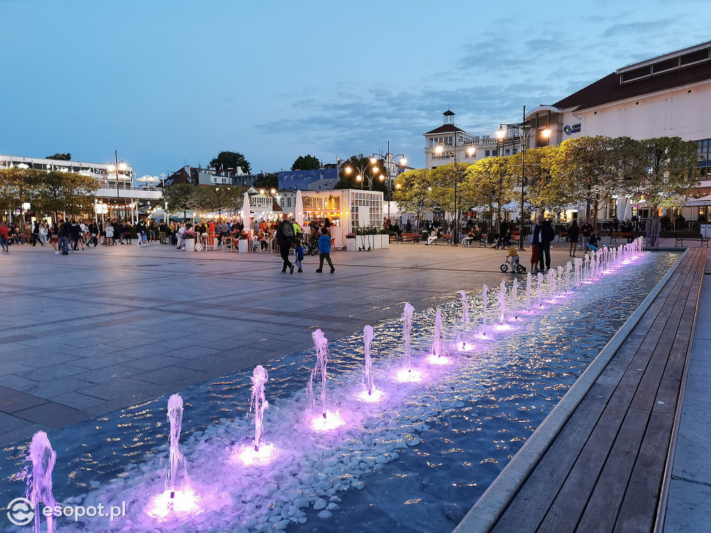 Sopot: Tłumy spacerowiczów i przyjemny gwar jak w sezonie! Pierwszy wieczór czerwcowego weekendu w kurorcie [FOTO]