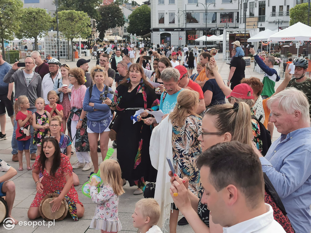 Flash mob na Placu Przyjaciół Sopotu [11.06.2021]