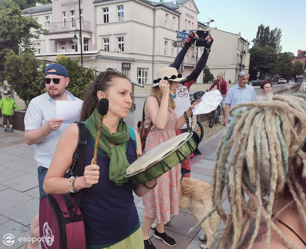 Flash mob na Placu Przyjaciół Sopotu [11.06.2021]