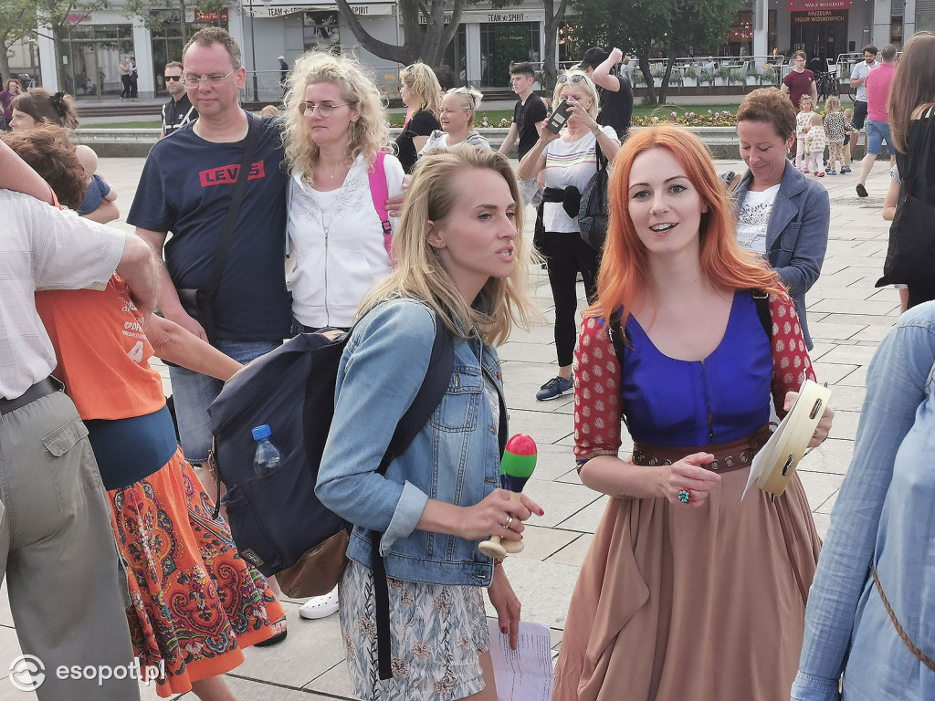 Flash mob na Placu Przyjaciół Sopotu [11.06.2021]