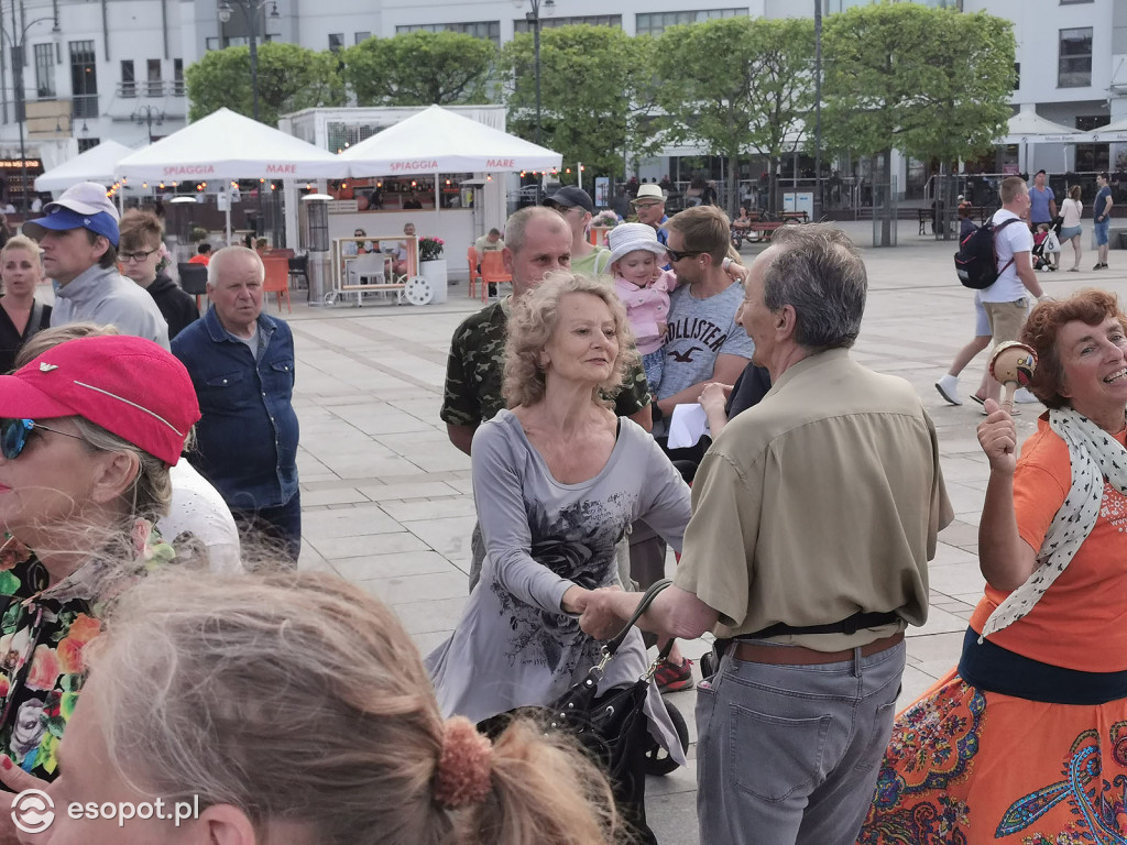 Flash mob na Placu Przyjaciół Sopotu [11.06.2021]