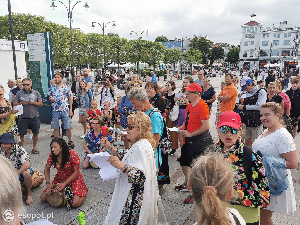 Flash mob na Placu Przyjaciół Sopotu [11.06.2021]