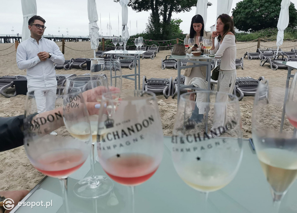 Sheraton Sopot rozpoczął oficjalnie sezon - otwarcie plaży i strefy Moet & Chandon