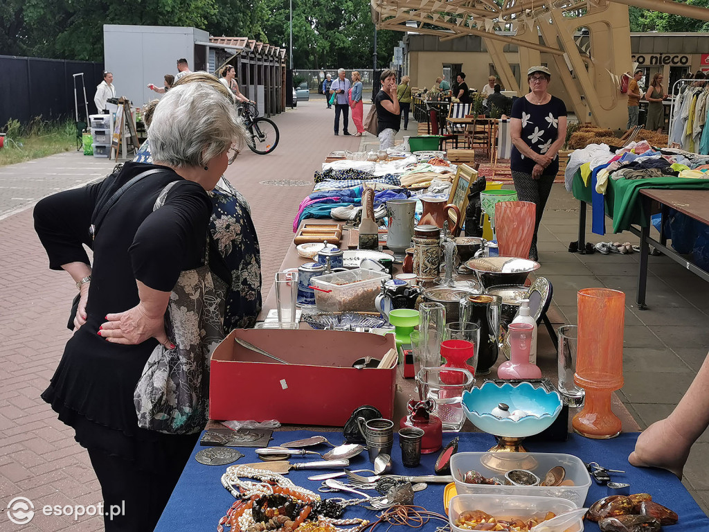 Wystartował Sopocki Pchli Targ! Biżuteria, zabawki, ubrania, pamiątki i 1001 drobiazgów [FOTO]