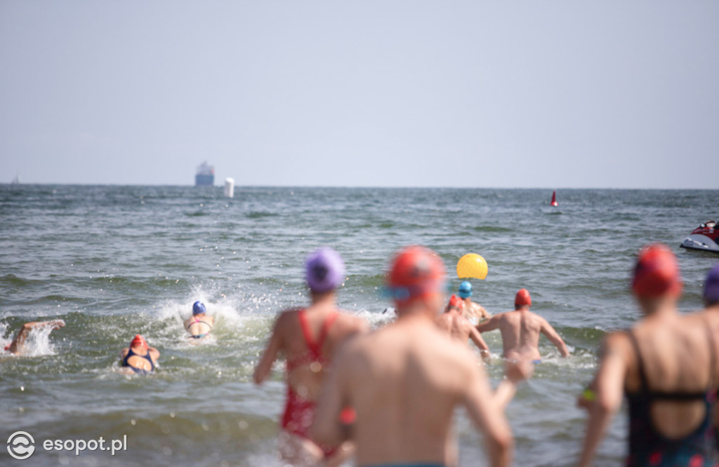Sportowa sobota w Sopocie! Wyścig pływacki dookoła molo im. Jacka Starościaka [FOTO]