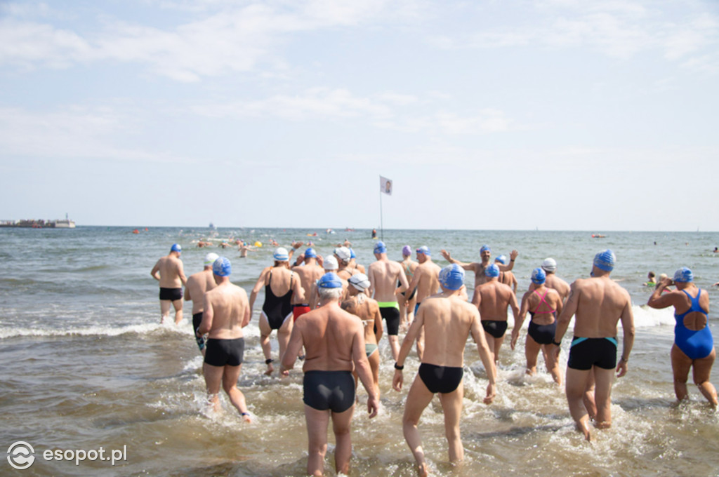 Sportowa sobota w Sopocie! Wyścig pływacki dookoła molo im. Jacka Starościaka [FOTO]