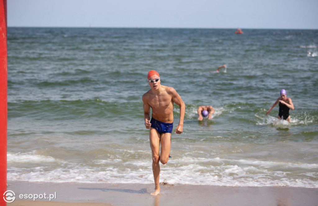 Sportowa sobota w Sopocie! Wyścig pływacki dookoła molo im. Jacka Starościaka [FOTO]
