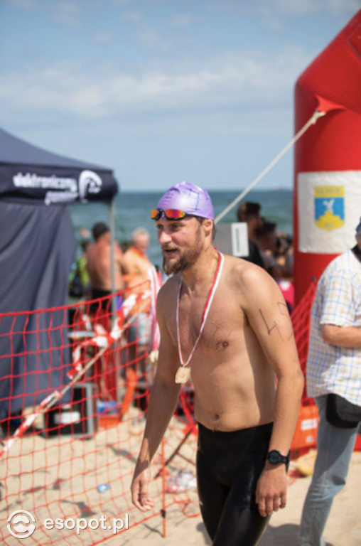 Sportowa sobota w Sopocie! Wyścig pływacki dookoła molo im. Jacka Starościaka [FOTO]