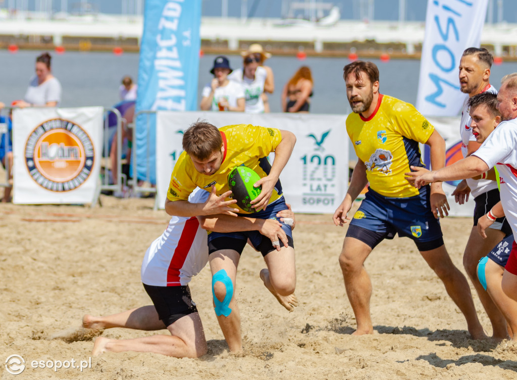 Sopot Beach Rugby 2021: na boisku samorządowcy i... żołnierze [FOTO]