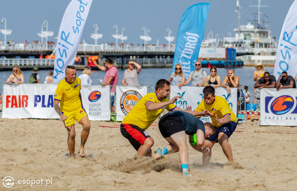 Sopot Beach Rugby 2021: na boisku samorządowcy i... żołnierze [FOTO]