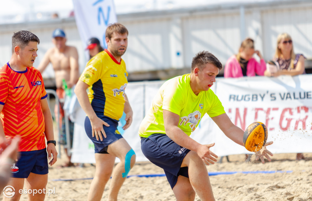 Sopot Beach Rugby 2021: na boisku samorządowcy i... żołnierze [FOTO]