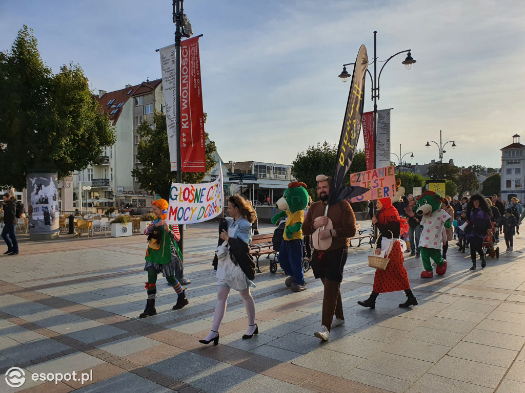 Sopot: Baśniowy korowód przeszedł Monciakiem! [FOTO]