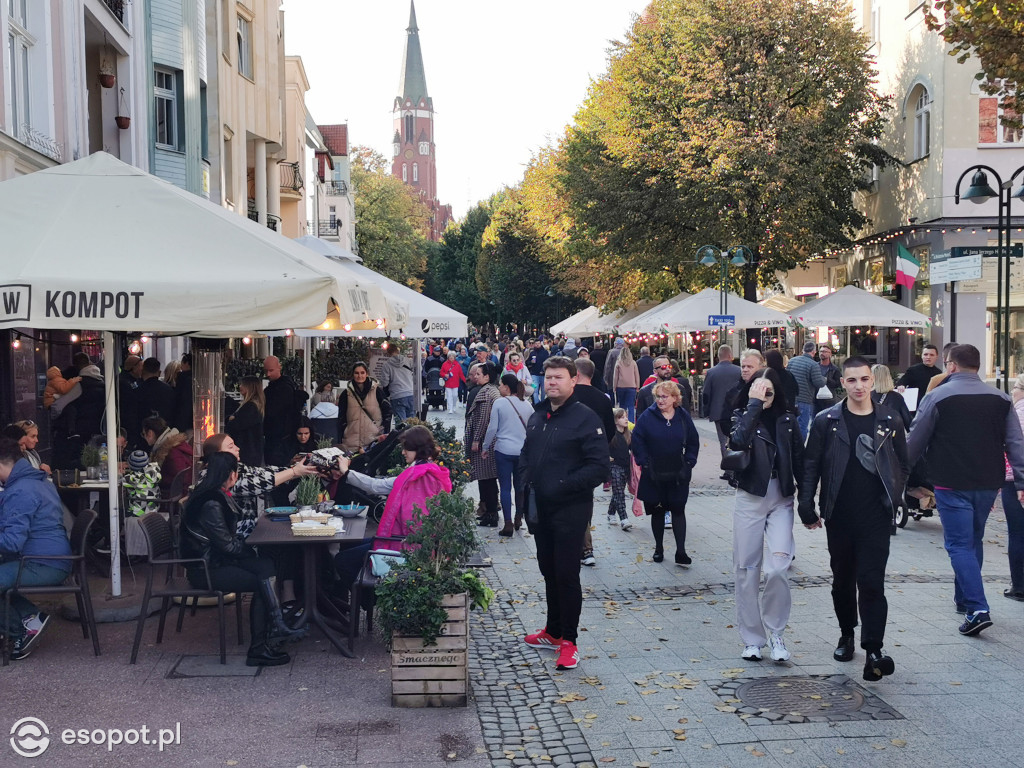 Oblężenie na sopockim molo w kolejny jesienny weekend [FOTO]
