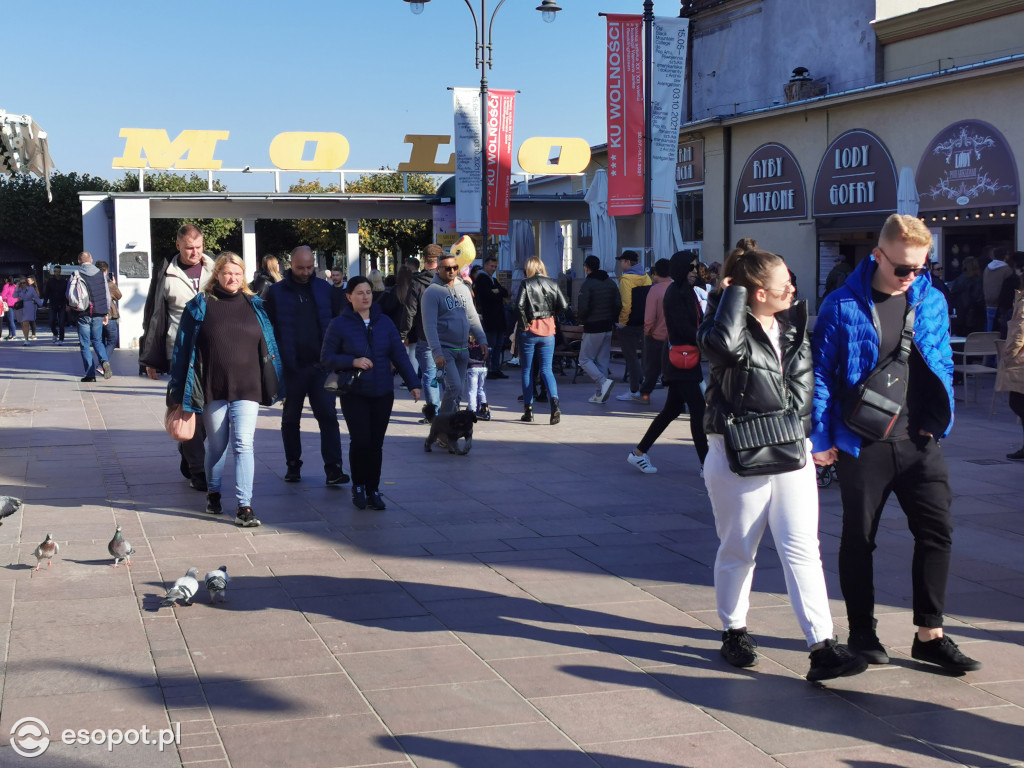 Oblężenie na sopockim molo w kolejny jesienny weekend [FOTO]