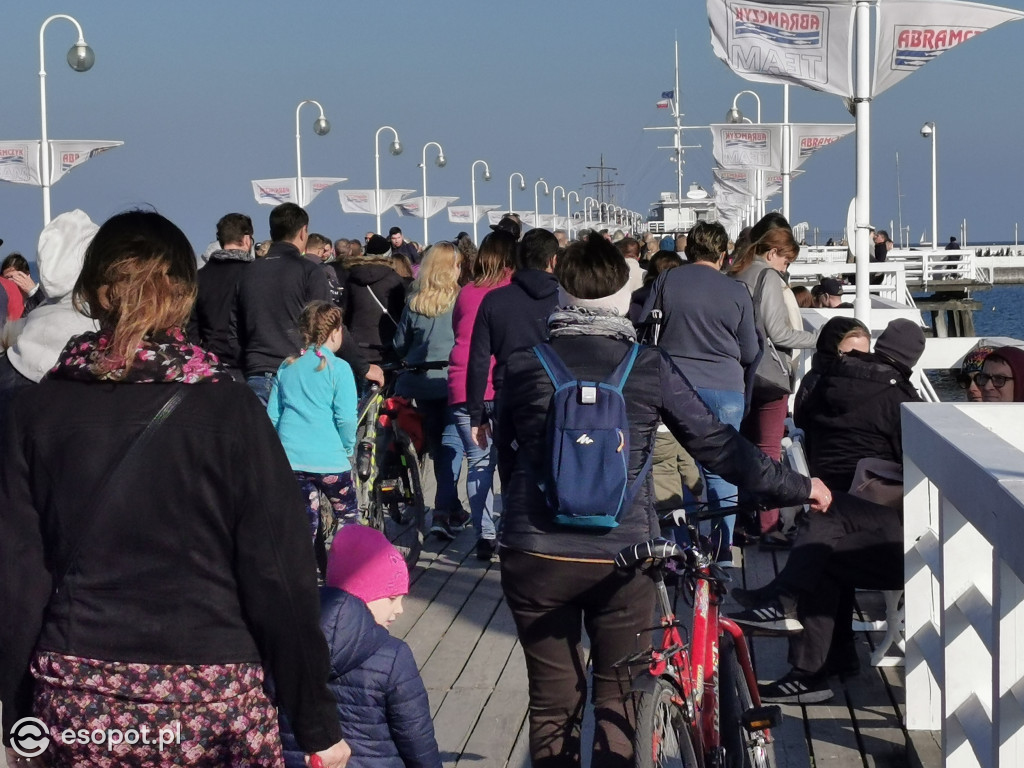 Oblężenie na sopockim molo w kolejny jesienny weekend [FOTO]