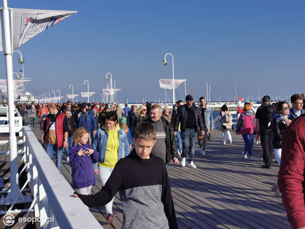 Oblężenie na sopockim molo w kolejny jesienny weekend [FOTO]