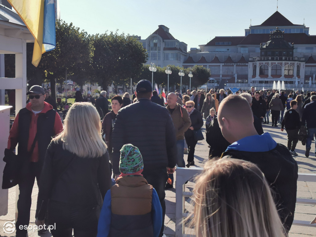 Oblężenie na sopockim molo w kolejny jesienny weekend [FOTO]